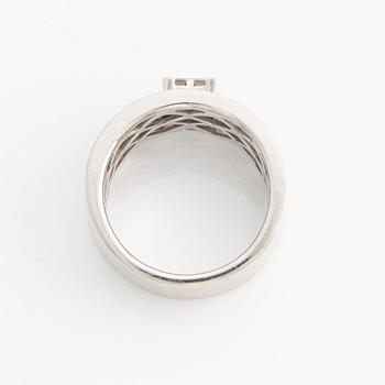 Ring, vitguld med briljant- och prinsesslipade diamanter.