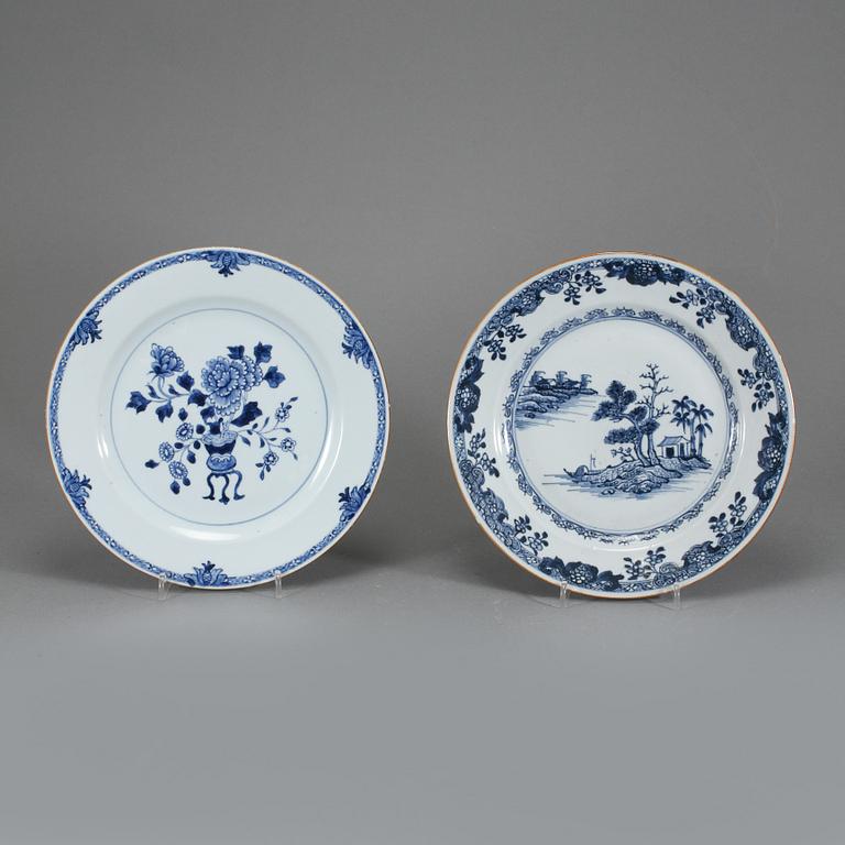 TALLRIKAR, två st, porslin, Kina, 1700-tal.