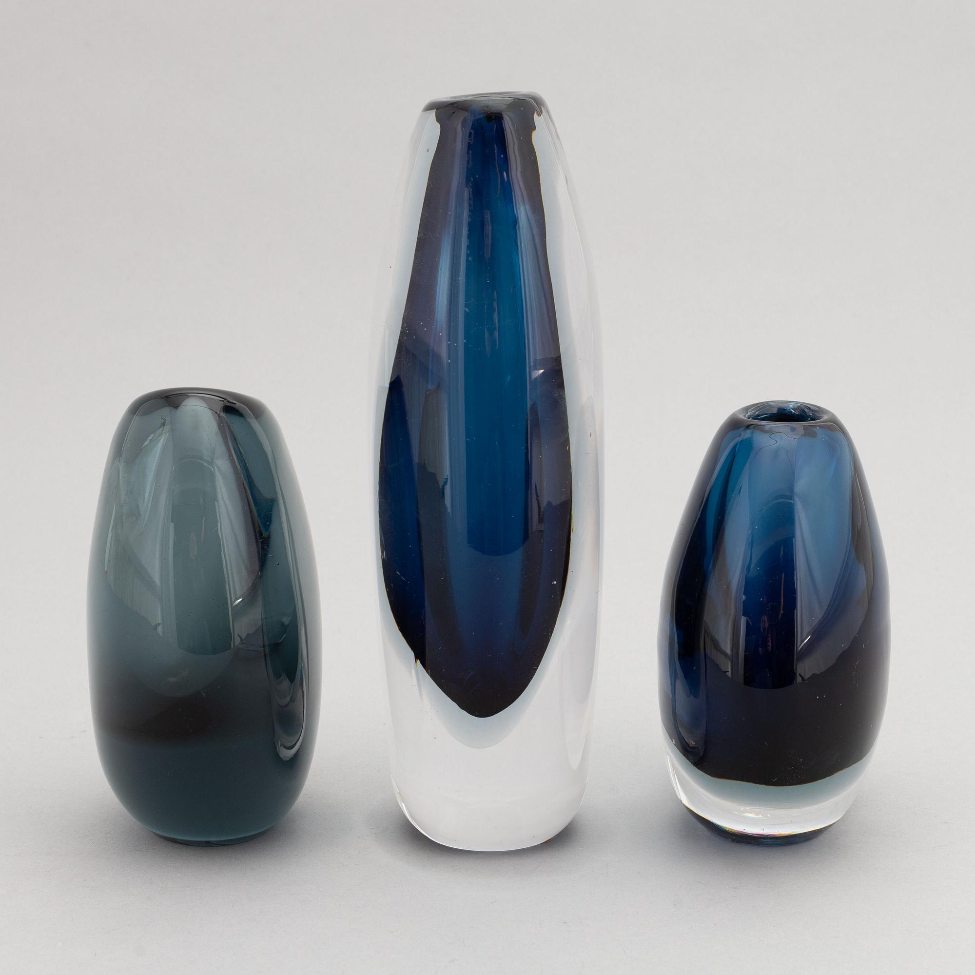 Vicke Lindstrand, a set of three vases, Kosta Boda, Sweden.