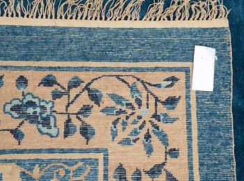 SEMI-ANTIQUE CHINESE, probably Beijing. 351,5 x 276 cm.