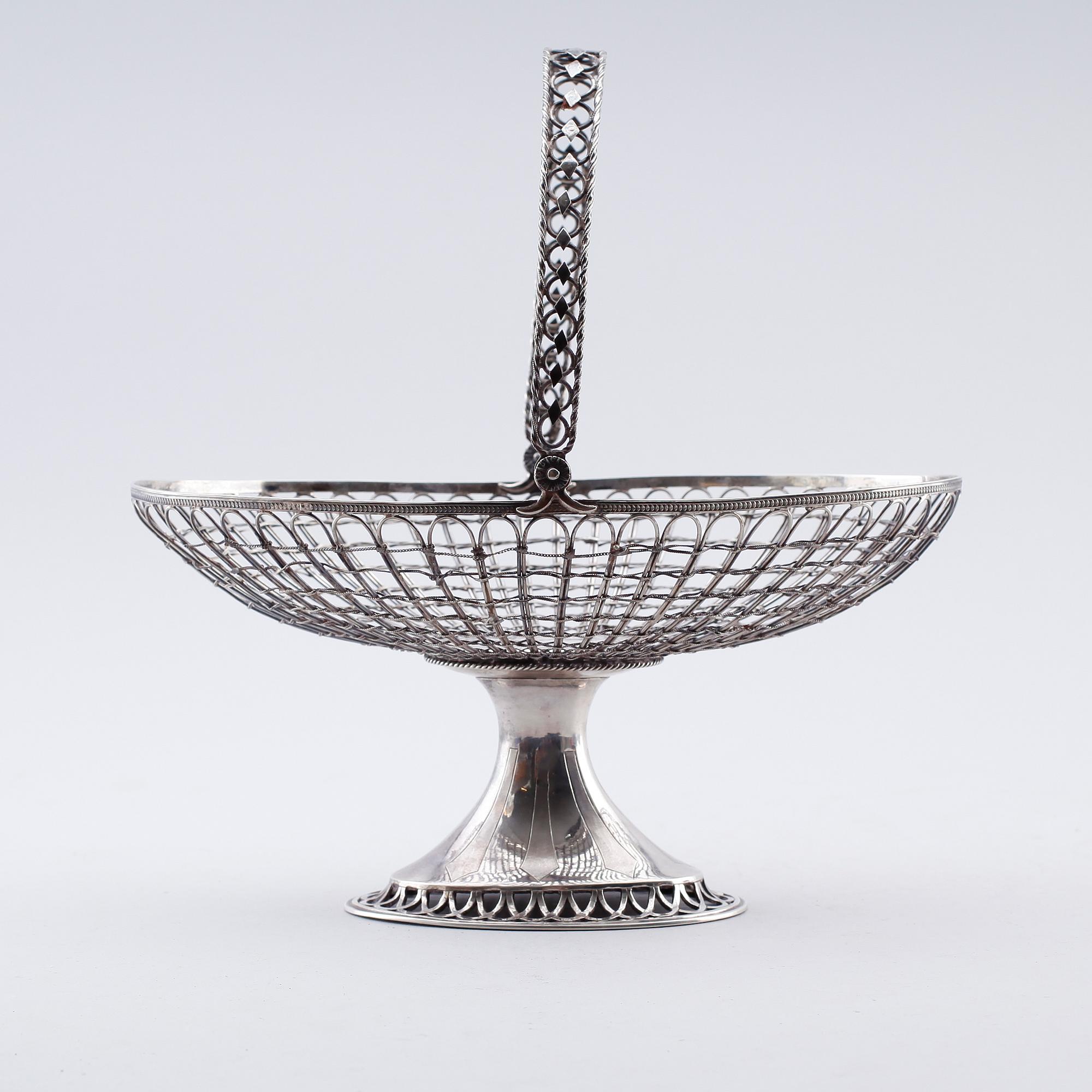 KORG, silver, Anders Johan Björkman, Stockholm 1828. Vikt ca 525 gram.