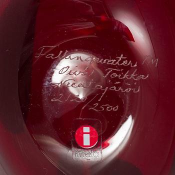 OIVA TOIKKA, glasfågel, Fallingwater nr 2120/2500, signerad Oiva Toikka Nuutajärvi.