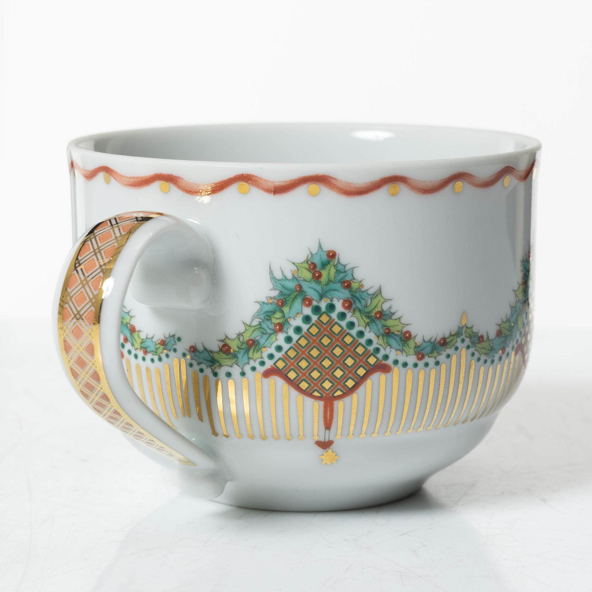 Royal Copenhagen, a porcelain dinner service, "Christmas Joy" (68 pieces).