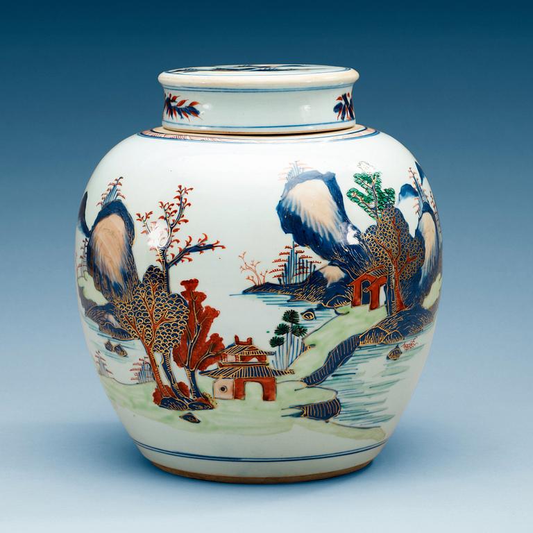 A imari-verte jar with cover, Qing dynasty, Kangxi (1662-1722).