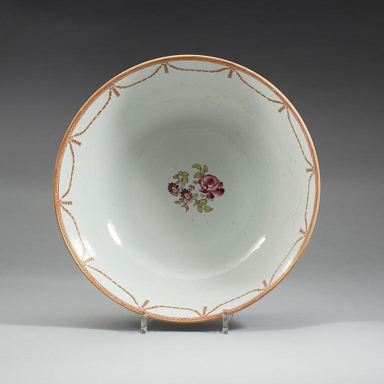 A famille rose punch bowl, Qing dynasty, Qianlong (1736-95).