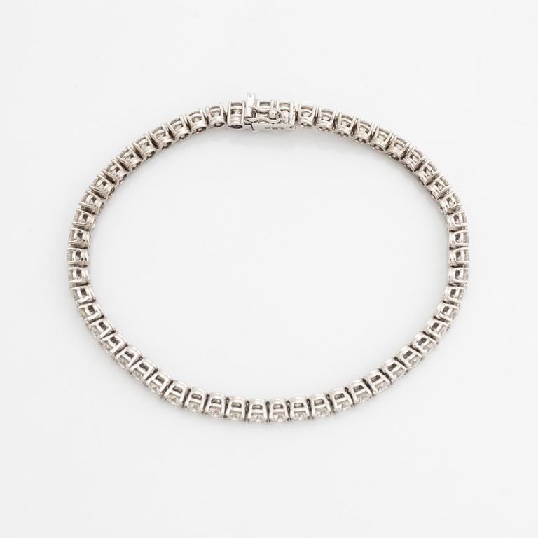 Tennisarmband, med briljantslipade diamanter.