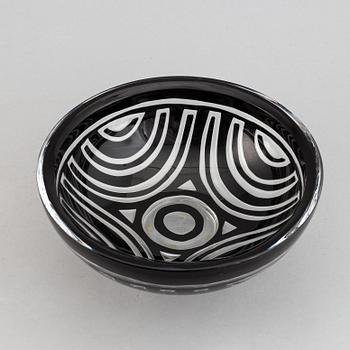 Lars Hellsten, a glass bowl, Orrefors Gallery, 1988.