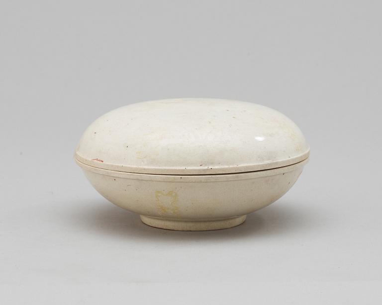 A white box with cover, Song (960-1279).