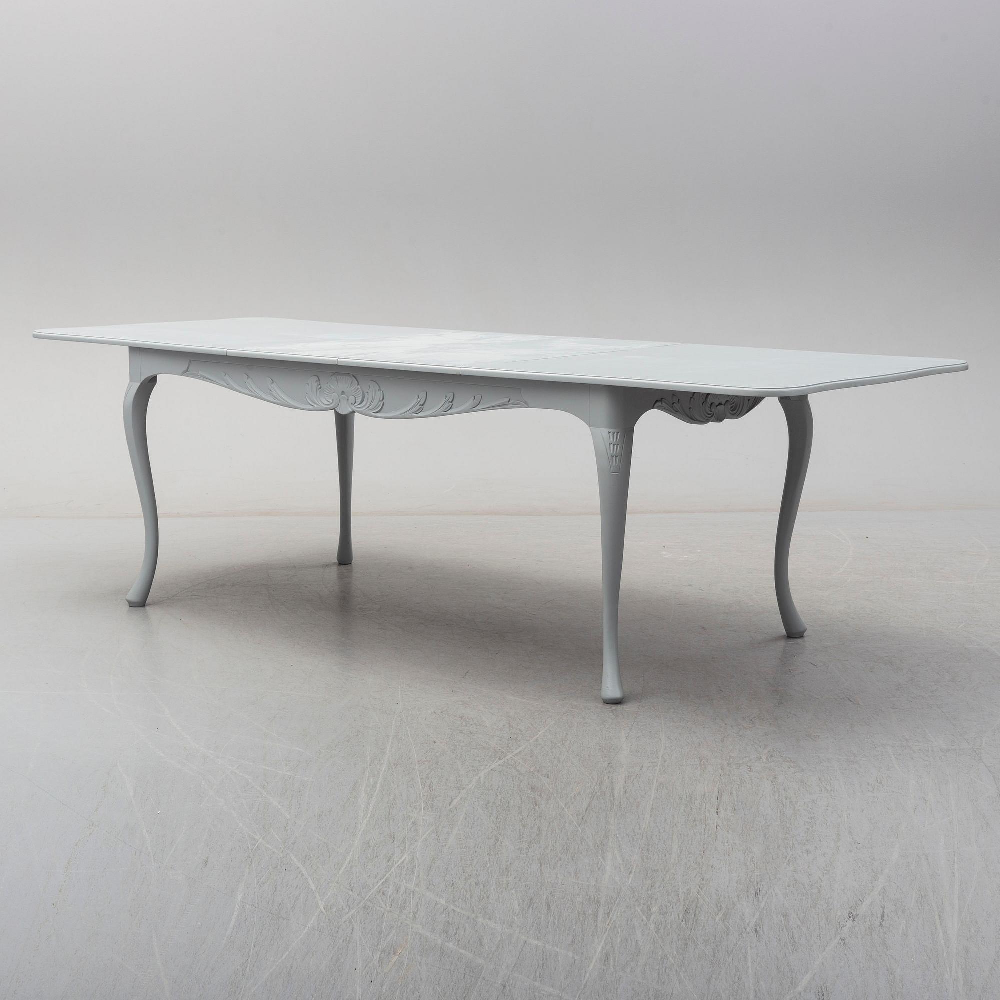 A rococo style dining table and six chairs, end of 20th century.