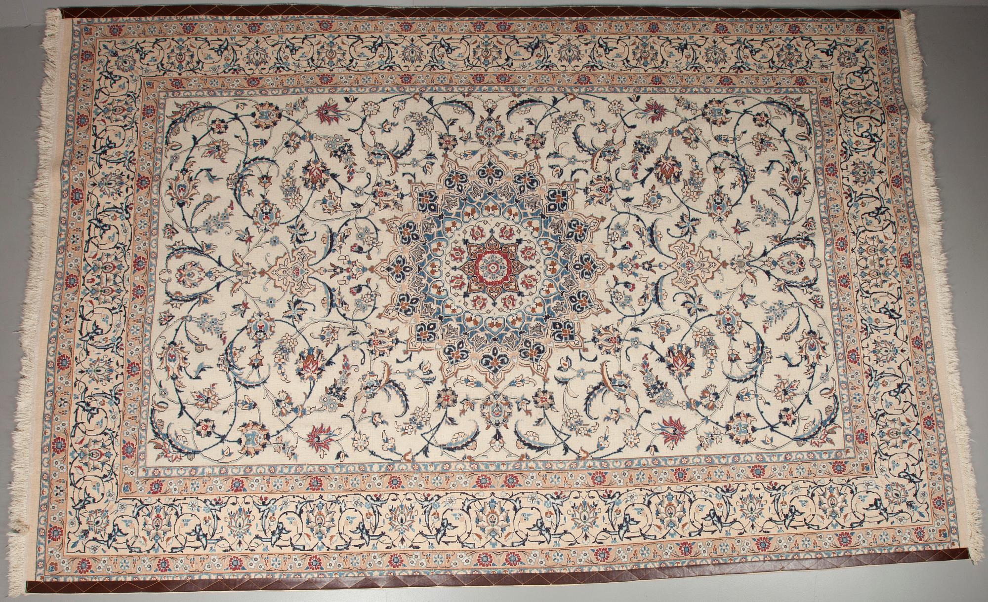 MATTA, Nain 200x305 cm.