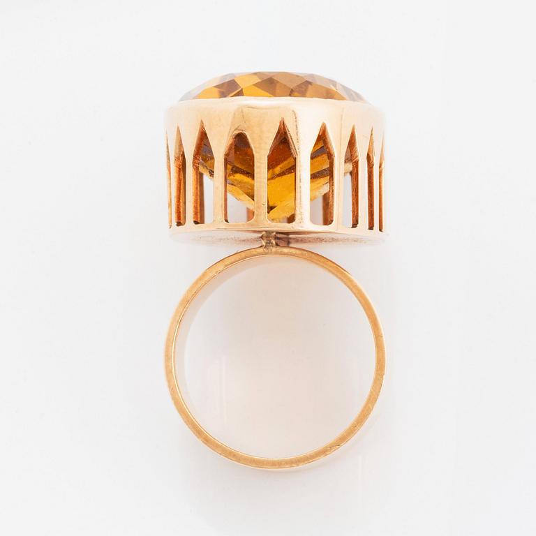 Ring 14K guld med en fasettslipad citrin.