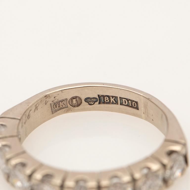 Alliance ring, 18K white gold with brilliant-cut diamonds.