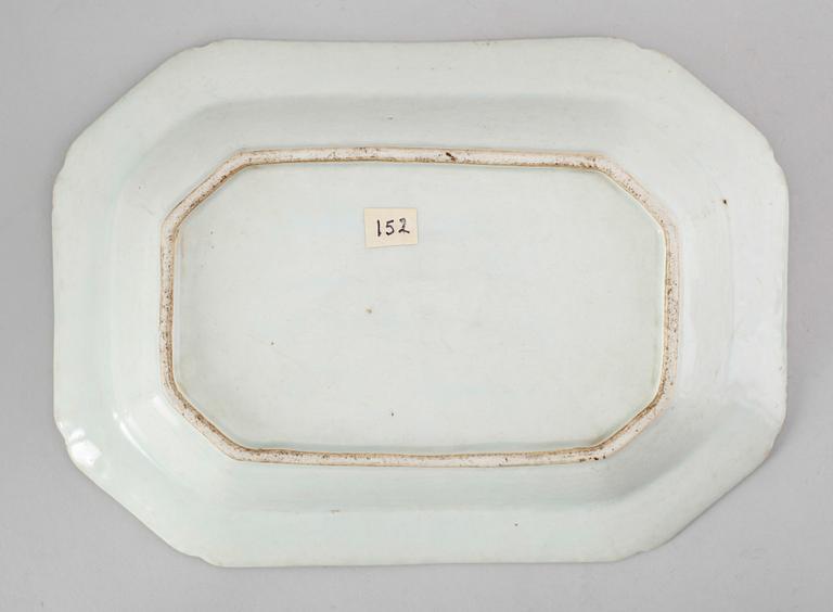 SKÅLFAT, porslin, Kina, 1800-talets första hälft.