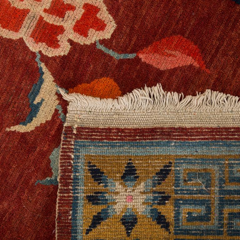 A semiantique Chinese Baotou carpet ca 147 x 91 cm.