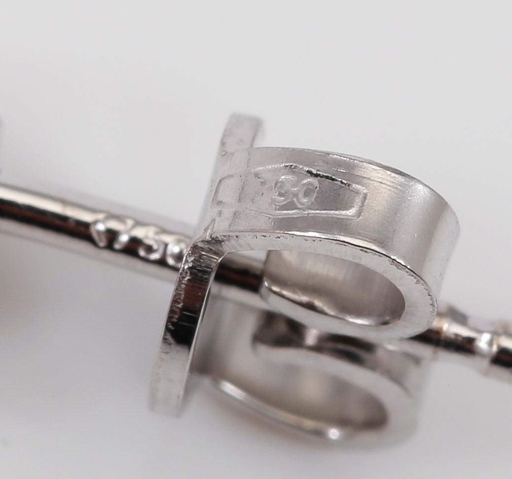 ÖRHÄNGEN, 1 par, solitära briljantslipade diamanter totalt ca 0.40 ct.