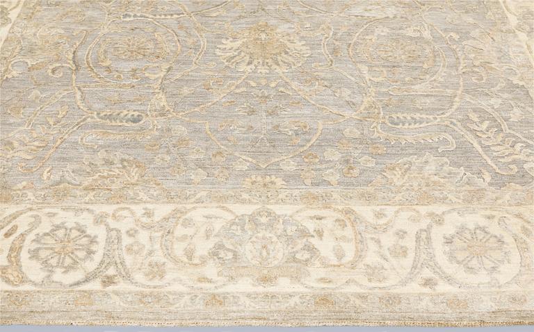 A Ziegler Design carpet, 347 x 276 cm.