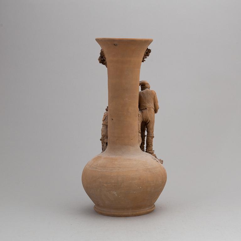 GIUSEPPE VACCARO CALTAGIRONE, skulptur med vas, terracotta, signerad.