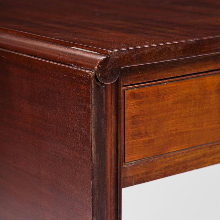 A late gustavian mahogny table.