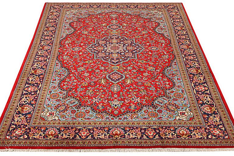A Kashan carpet, c. 324 x 213 cm.