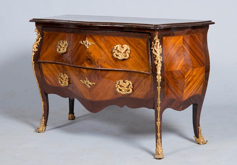 A POSSIBLY ITALIAN ROCOCO COMMODE.