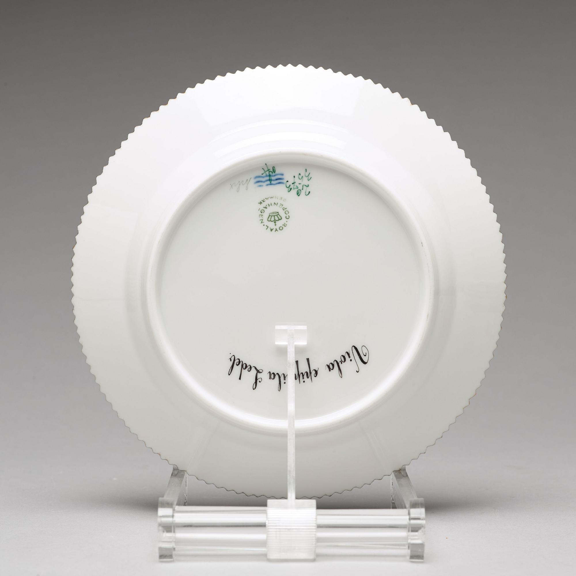 ASSIETTER, 12 stycken, porslin. "Flora Danica", Royal Copenhagen, Danmark, 1900-tal.