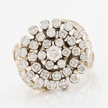 Ring 18K vitguld med briljantslipade diamanter,.