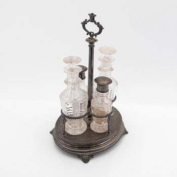 Gustaf Möllenborg, Bordssurtout, silver, för 2 karaffer samt 2 ströare, Stockholm, 1831.