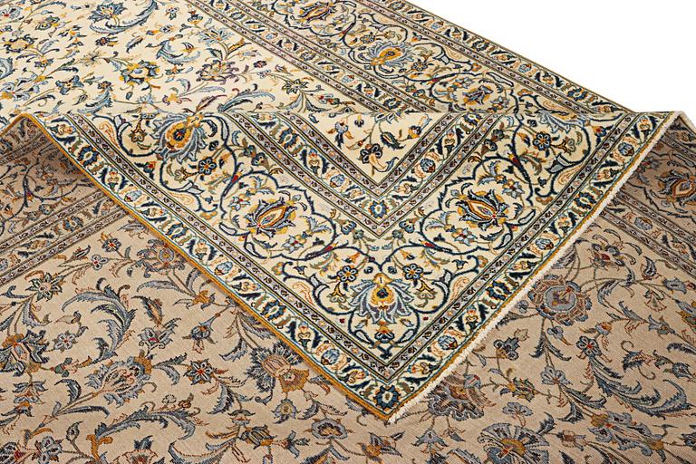 Matta, Keshan, ca. 398 x 287 cm.