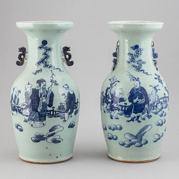 Two Chinese vases, early 20th Century.