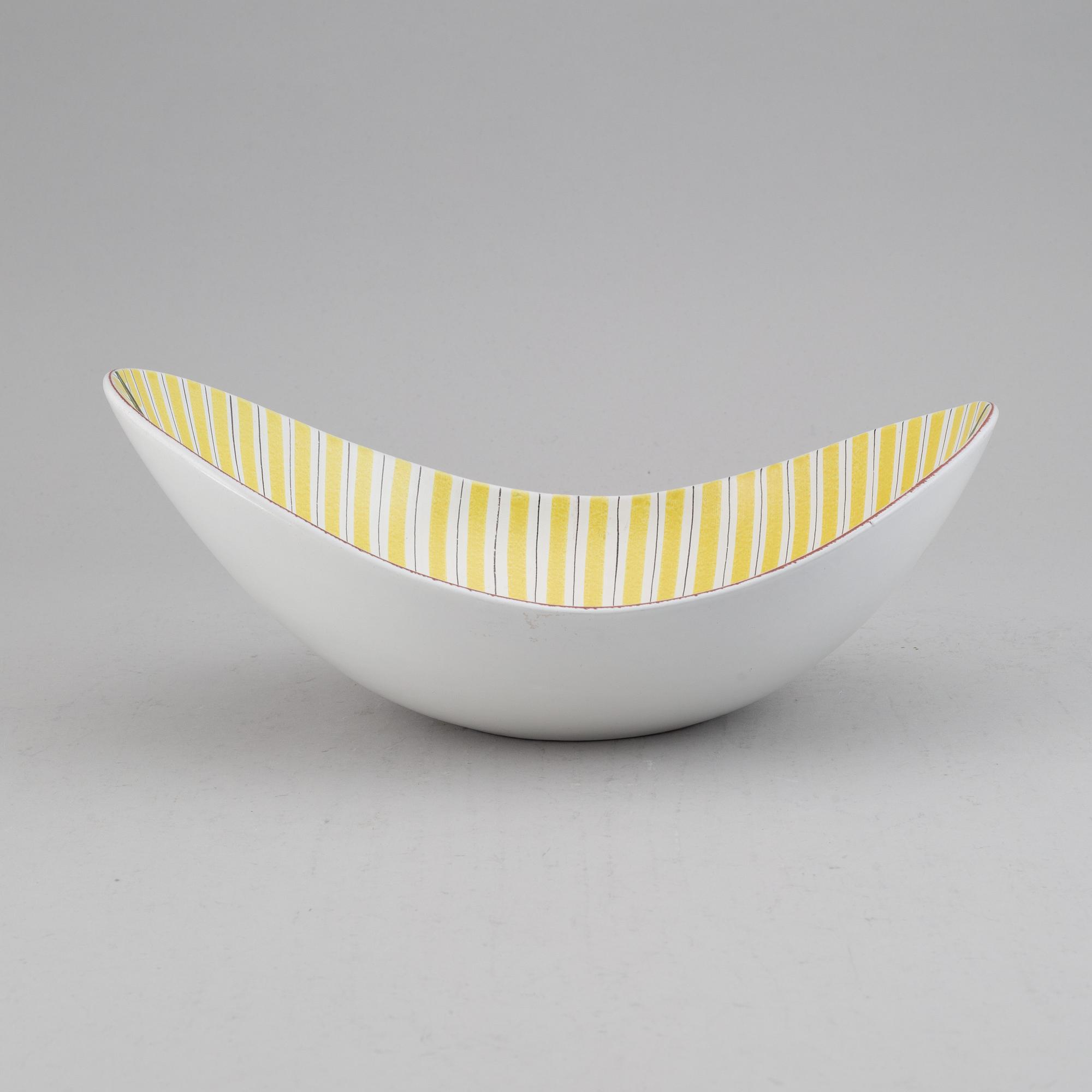 Stig Lindberg, an earthenware bowl, Gustavsberg studio.