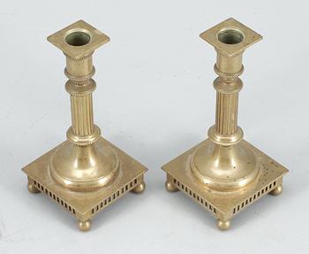 LJUSSTAKAR, ett par, gustaviansk stil, Gusum.