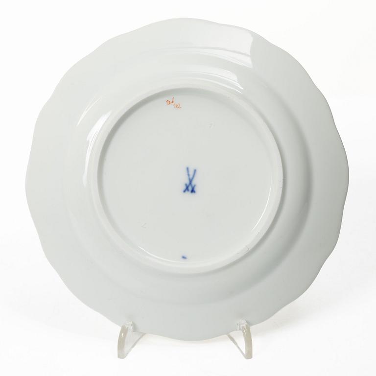 Meissen, A 55 piece "Meissen Rose" (Rote rose/Meissener rose) porcelain dinner service, 20th century.