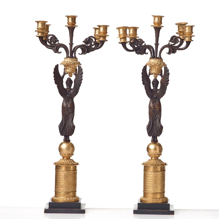 KANDELABRAR, för fem ljus, ett par, av Pierre Chibout, 1800-talets början, empire.