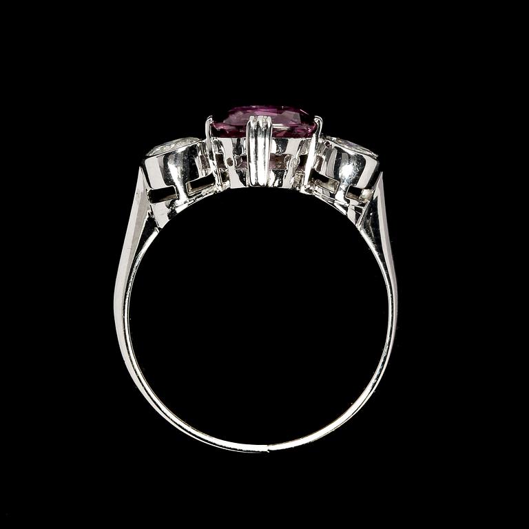 RING, rubin, 1.02 ct med briljantslipade diamanter, 0.48 ct.