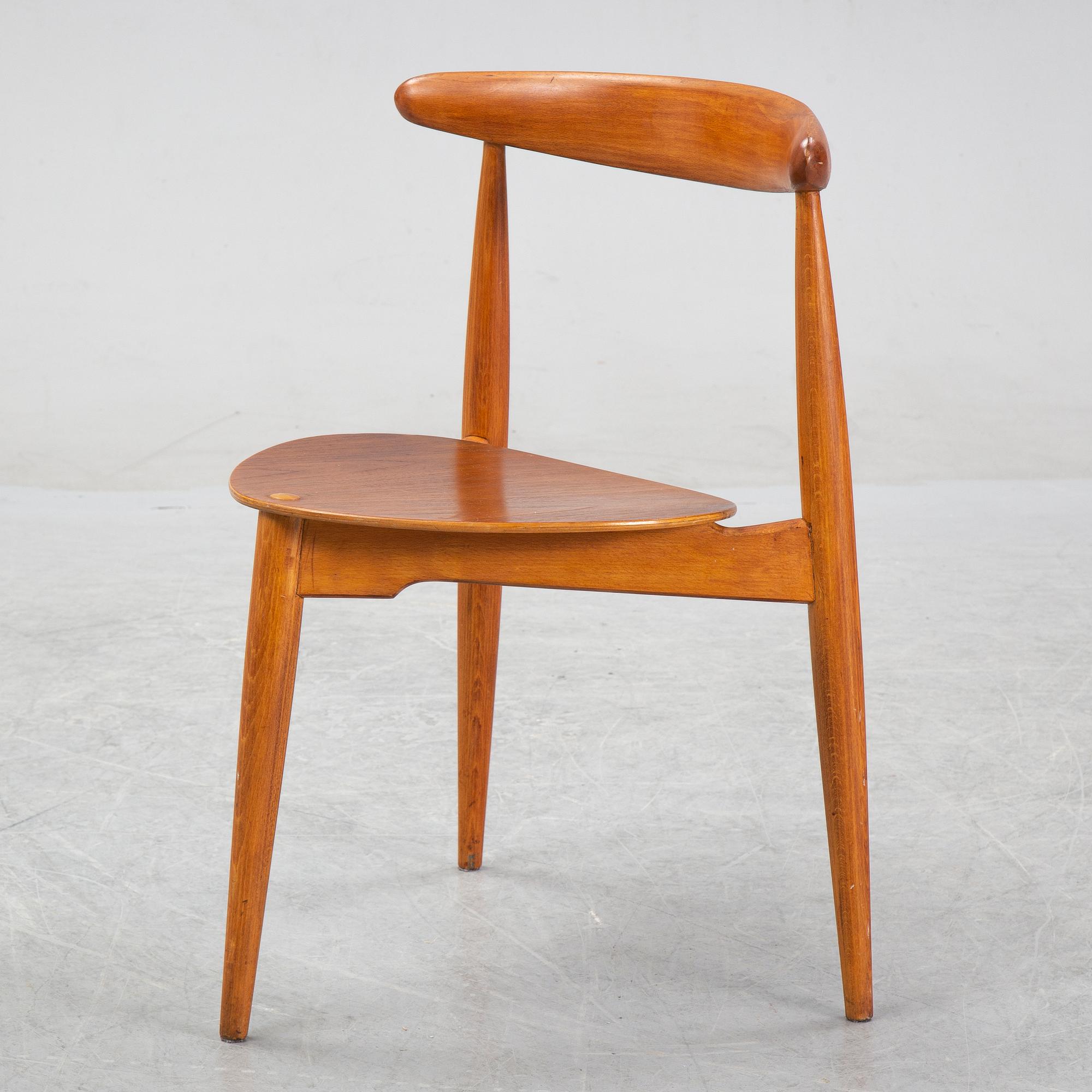 Hans J Wegner, a 'Hjertestolen' chair from Fritz Hansen, Denmark.