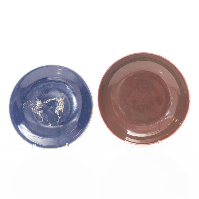 Two Chinese dishes, 20th century.