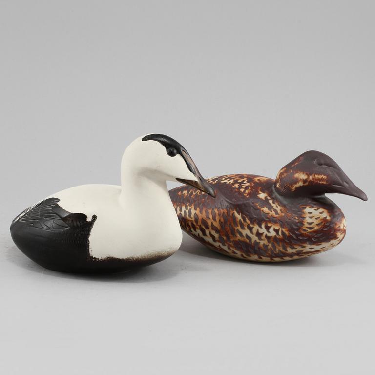 FIGURINER, 2 st, stengods, Paul Hoff, Gustavsberg, 1900-talets andra hälft.