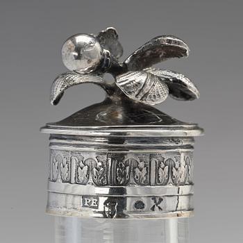 Petter Eneroth, bordssurtout för två flaskor, silver, Stockholm 1780. Gustaviansk.