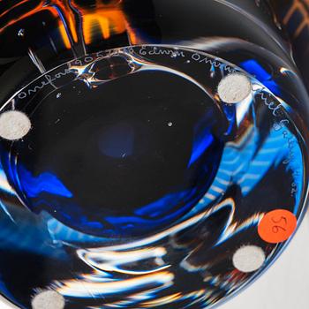 Edvin Öhrström, an 'ariel' glass vase, Orrefors, Sweden 1982.