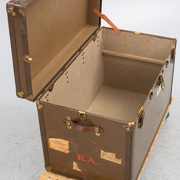 A suitcase, The Oshkosh Trunk, Company, Wisconsin, USA, early 20th Century.