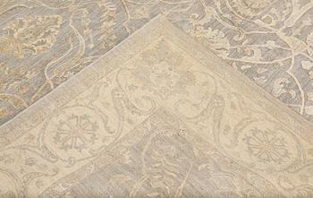 A Ziegler Design carpet, 347 x 276 cm.