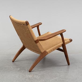 A model CH-25 easy chair by Hans J Wegner.