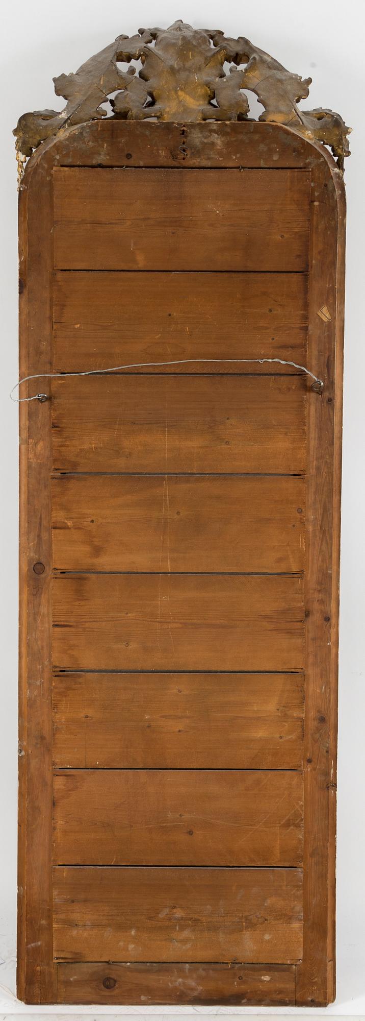 SPEGEL, rokokostil, omkring 1900, Träskuren och pastellagedekor. Förgylld och bronserad.