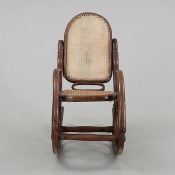 BARNGUNGSTOL, böjträ och rotting, Thonet-typ, omkring 1900.
