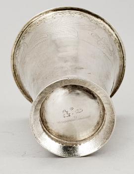 BÄGARE, silver, Aron Wangstelius (verksam 1752-1794), Torshälla. Samt fat, silver, stämplat 830. Total vikt ca 250.