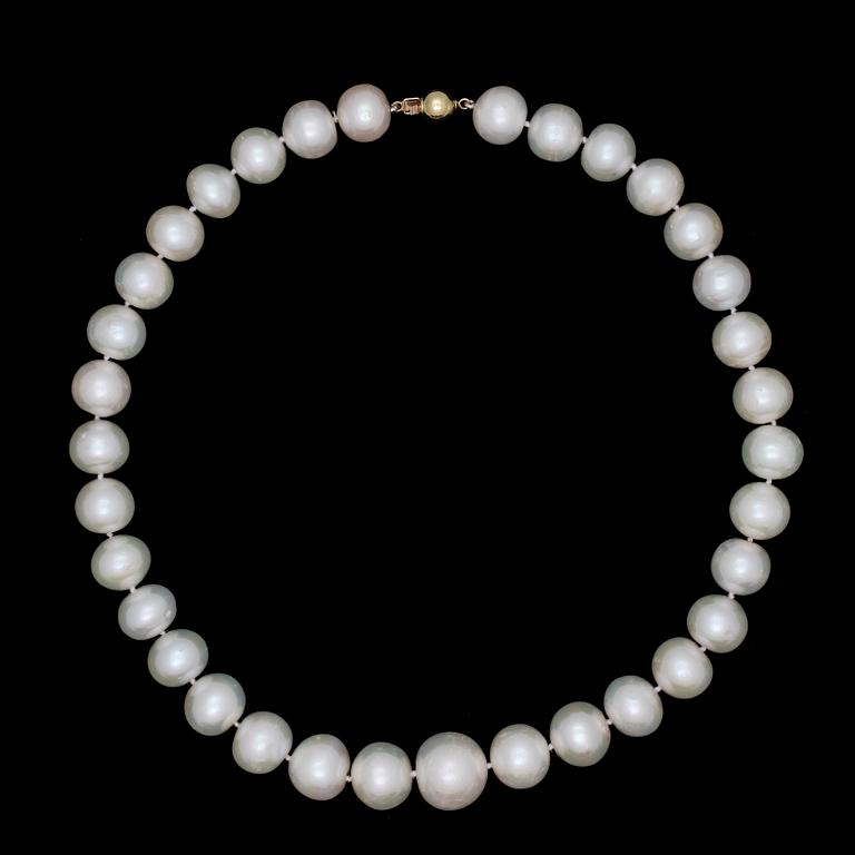 NECKLACE, cultured fresh water pearls, 16,4-12,2 mm.