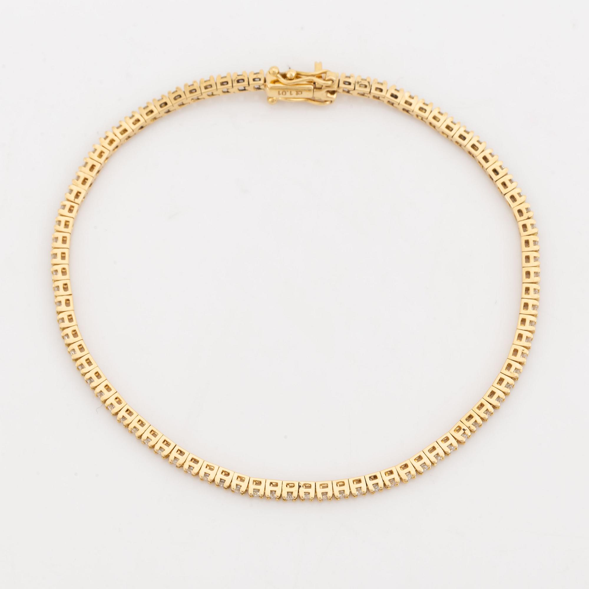 Brilliant-cut diamond tennis bracelet.