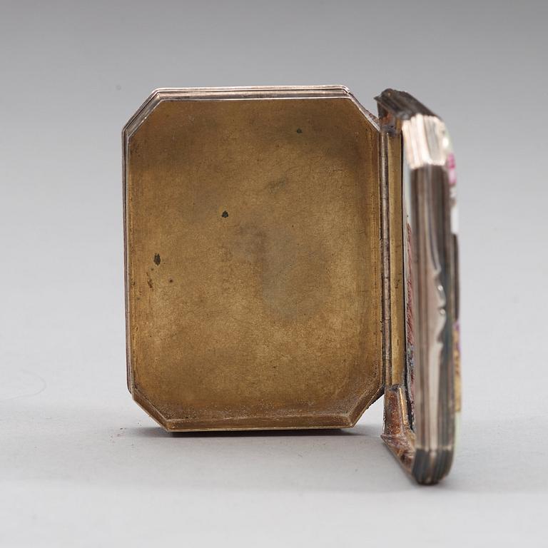 An enamel and silver snuff box, Qing dynasty, 18th Century.