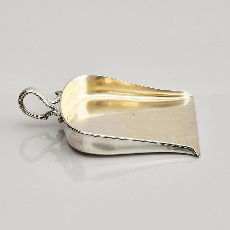 A Fabergé silver table crumber, mark of workmaster Julius Rappoport, St. Petersburg (1883 - 1899).