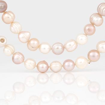 COLLIER, 2 st, odlade vita och rosa sötvattenpärlor.